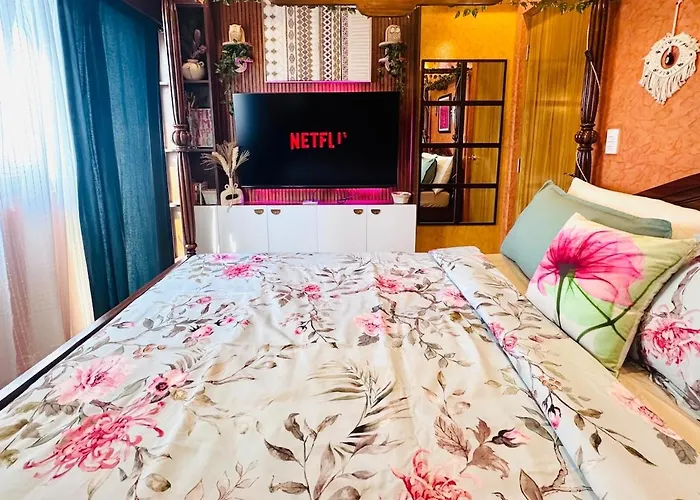 Bilay Magenta 2br Boho Style Free Parking Cook