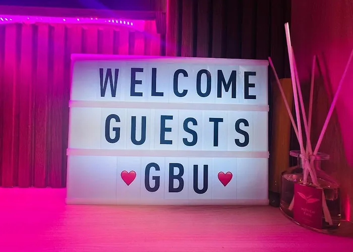 Bilay Magenta 2br Boho Style Free Parking Cook Manila