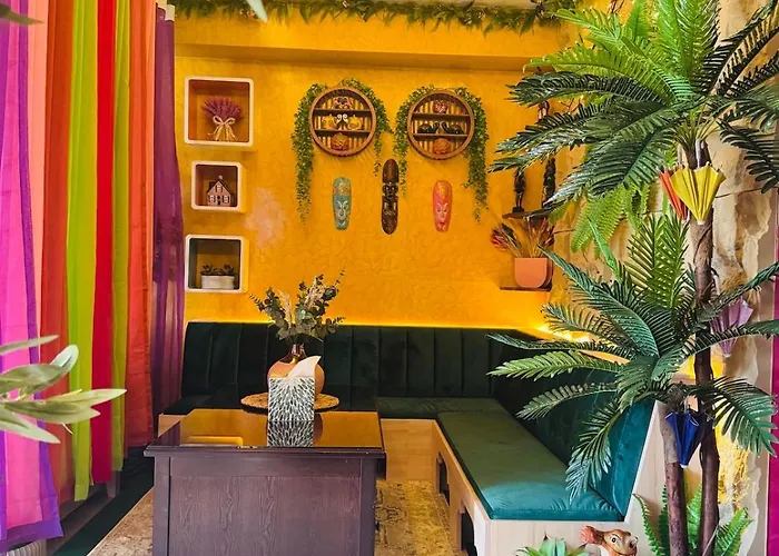 Bilay Magenta 2br Boho Style Free Parking Cook Manila
